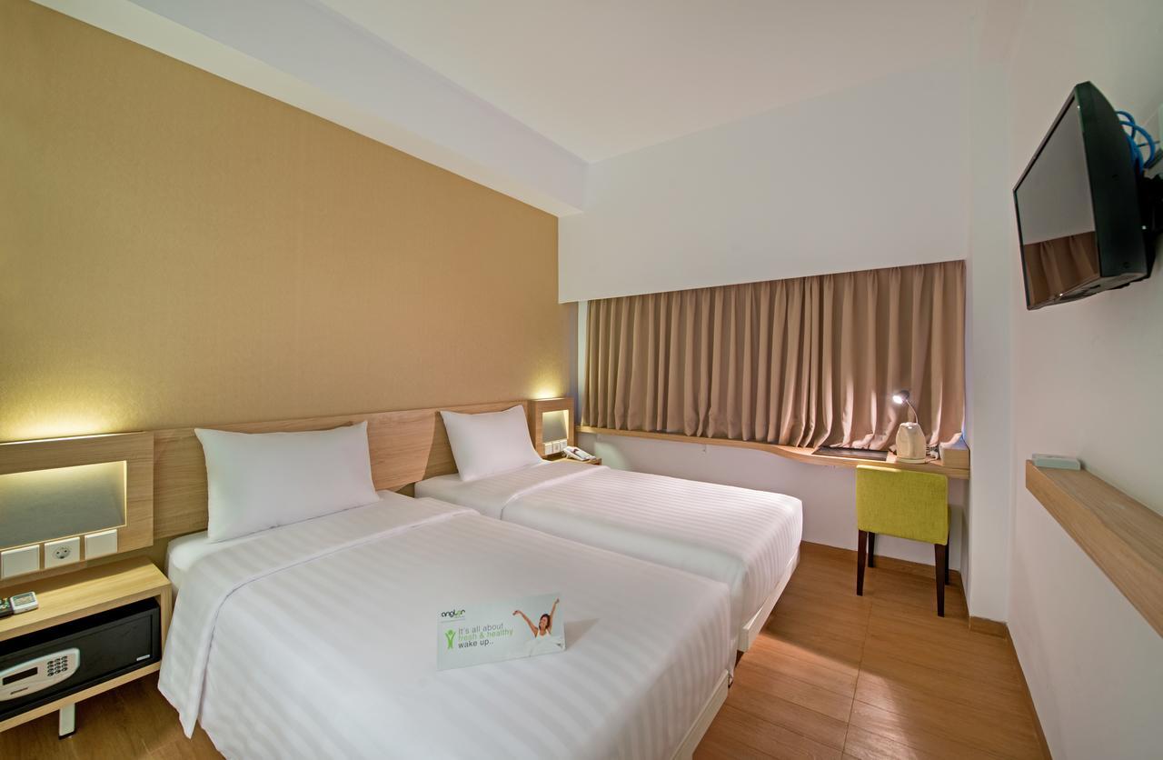 Whiz Prime Hotel Megamas Manado Exterior photo