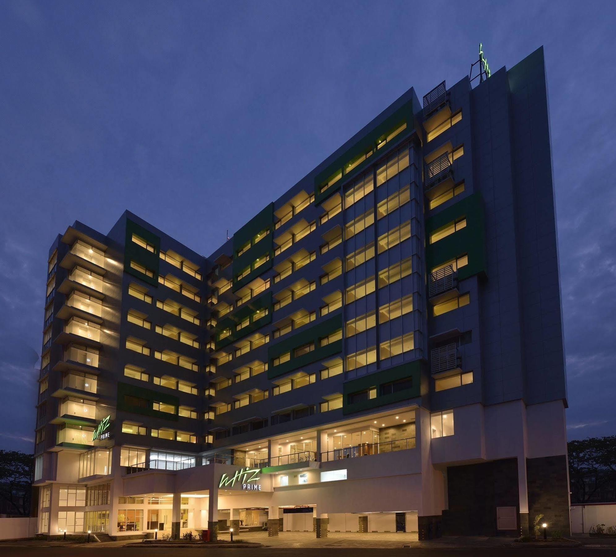 Whiz Prime Hotel Megamas Manado Exterior photo